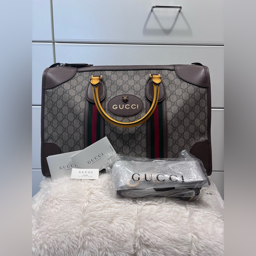 Gucci GG Supreme Duffle bag